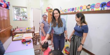 Ana Paula Cameli e grupo de advogadas visitam maternidade e Hospital da Criança