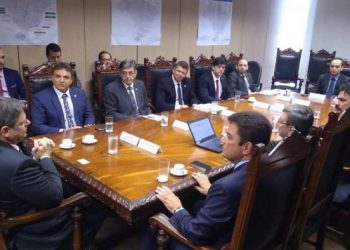 Gladson, Bittar e Ilderlei tentam viabilizar estrada Juruá-Peru em ministério