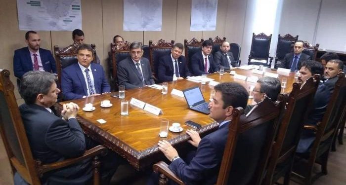 Gladson, Bittar e Ilderlei tentam viabilizar estrada Juruá-Peru em ministério