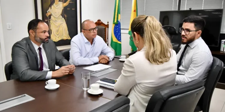 Prefeitura de Mâncio Lima e Tribunal de Justiça debatem sobre precatórios