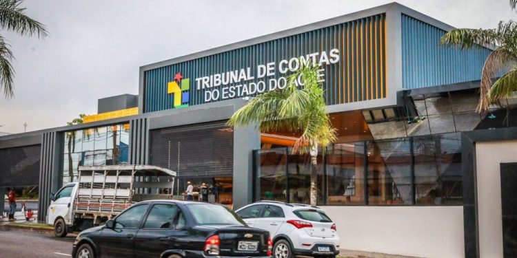 Servidora do TCE é investigada por suposta improbidade administrativa