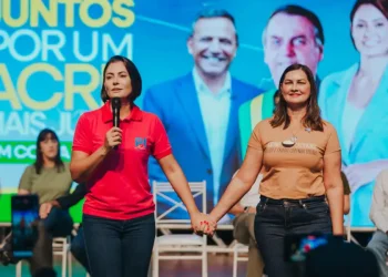 Delcimar Leite se filia ao PL em cerimônia com Michelle Bolsonaro em Cruzeiro do Sul