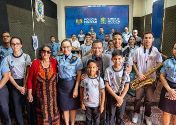 Gonzaga entrega mais de 2 mil fardamentos para a Guarda Mirim que vão beneficiar centenas de crianças na capital e Juruá