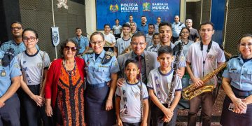 Gonzaga entrega mais de 2 mil fardamentos para a Guarda Mirim que vão beneficiar centenas de crianças na capital e Juruá